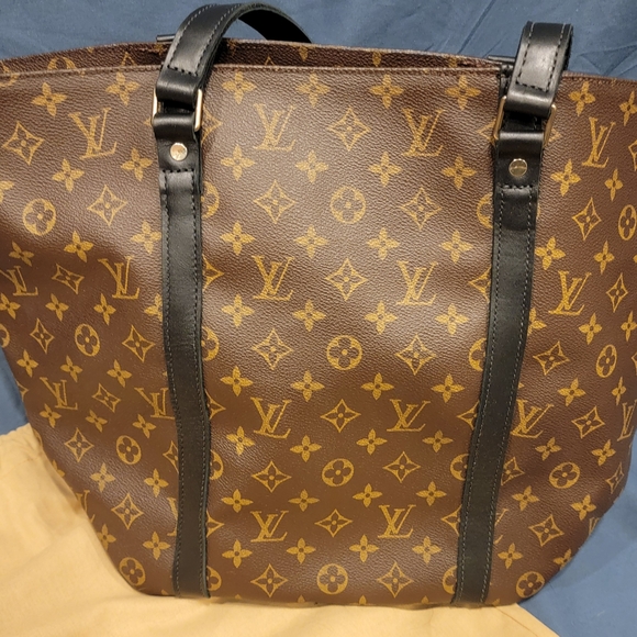 Louis Vuitton Monogram Tote Bag - Picture 2 of 7